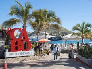The 5 Biggest Cultural Mistakes Travelers Make When In Cabo