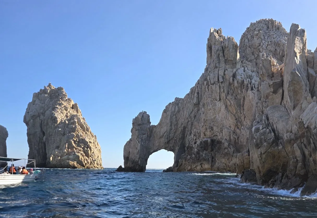 This 45 Minute Boat Tour To The Famous Cabo Arch Is Only $20