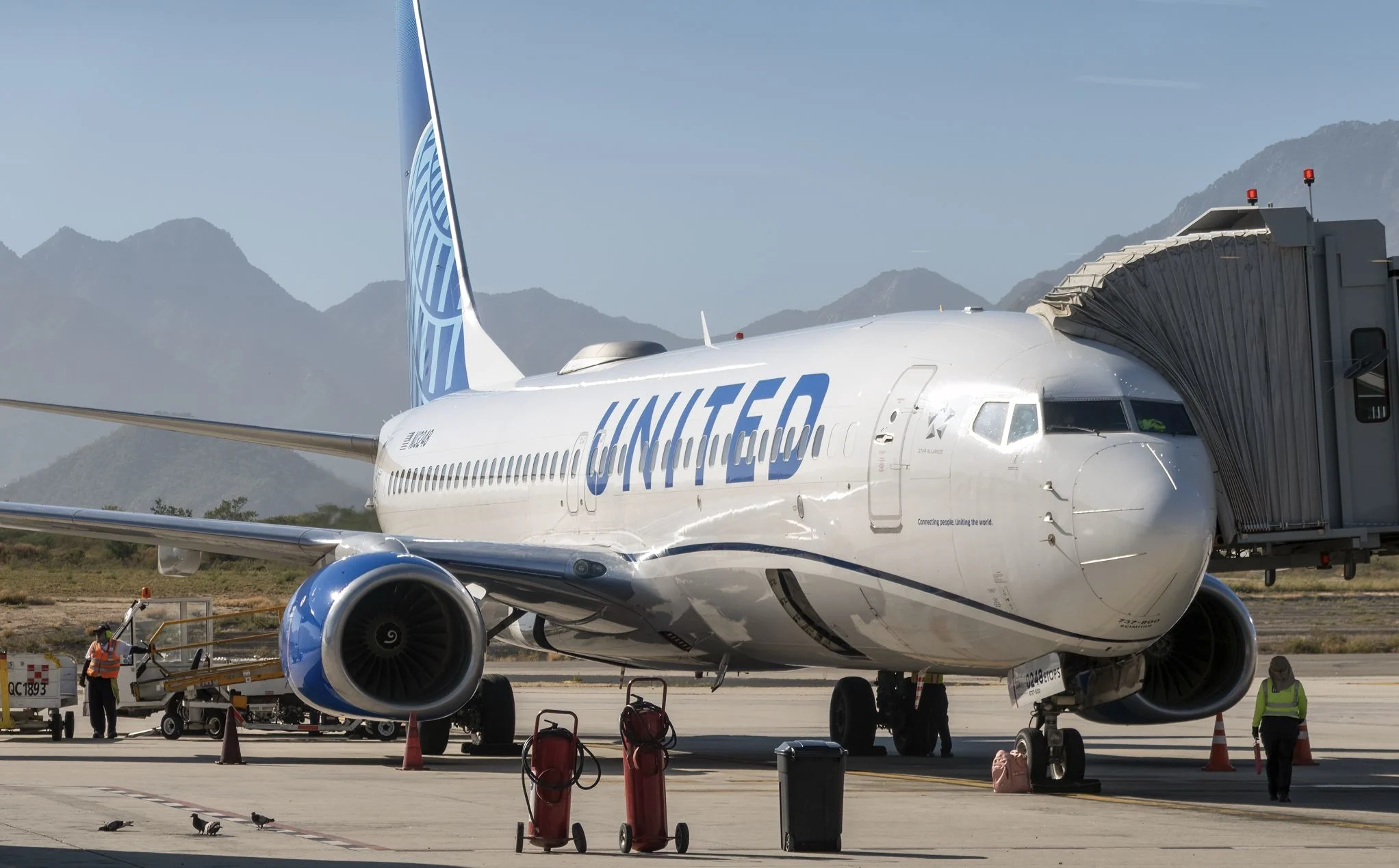 UNited plane lands in Cabo
