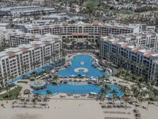 Do Los Cabos Resorts Offer Free Nights When Things Go Wrong?
