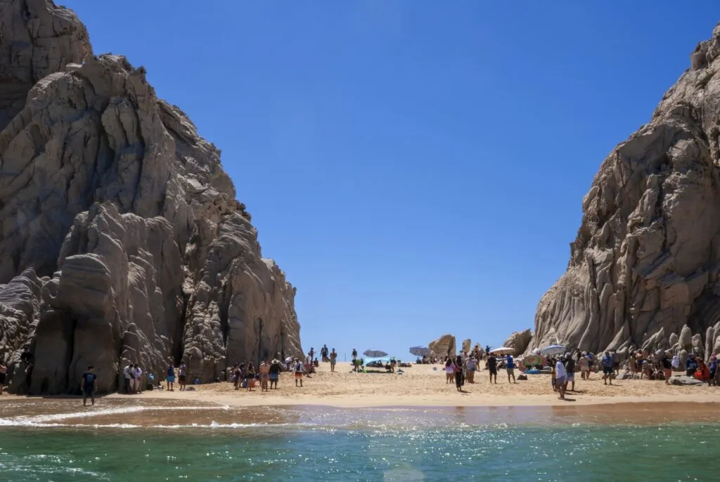 Lovers and divorce beach 2025