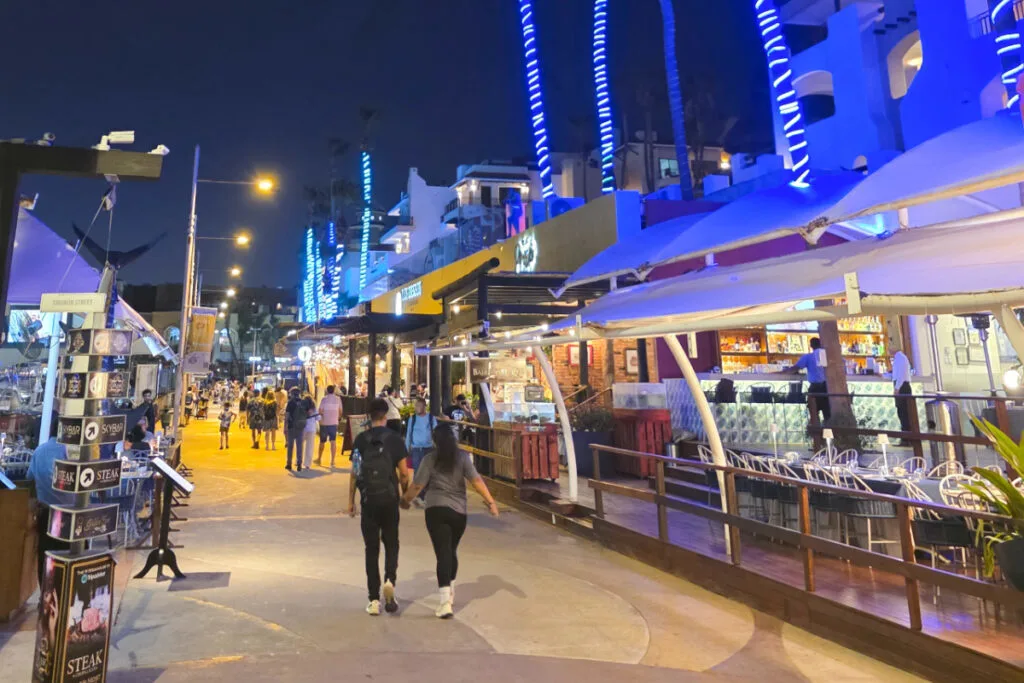Night life Vibe Cabo San Lucas Restaurant bar, couple walking