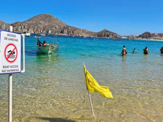 yellow flag on Medano beach-2 (1)