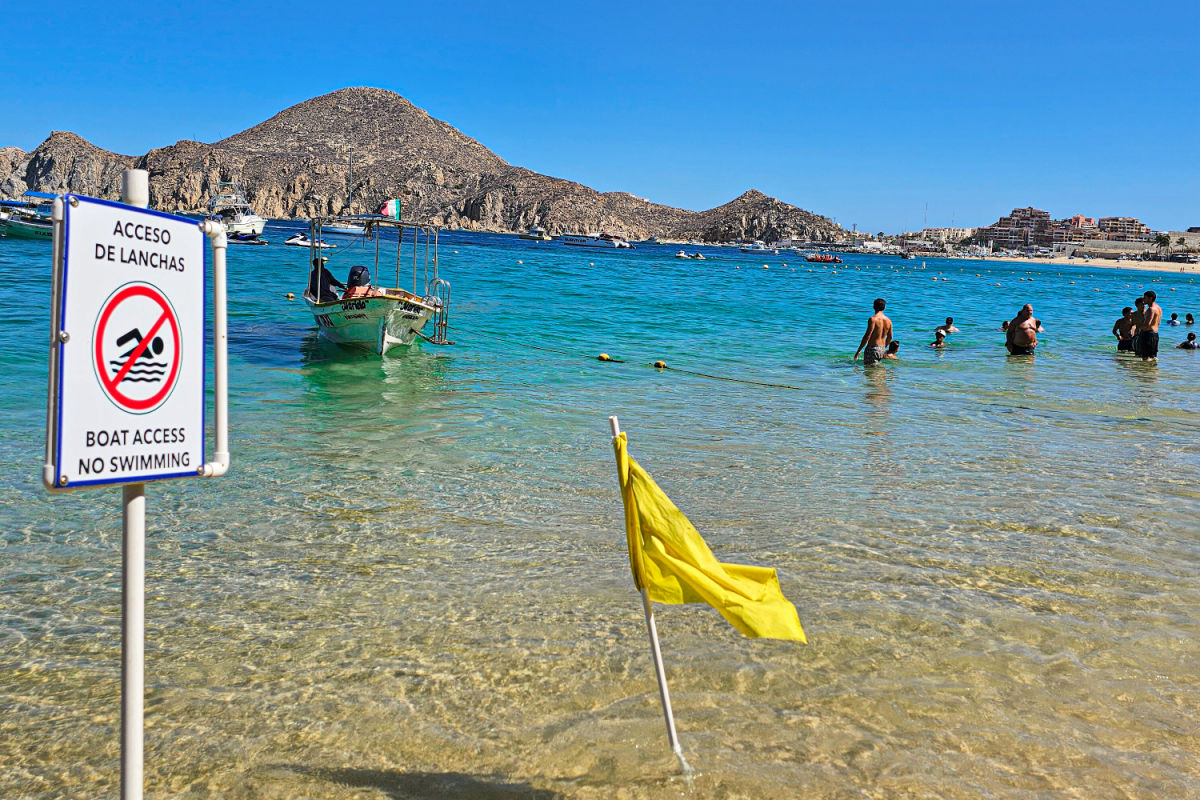 yellow flag on Medano beach-2 (1)