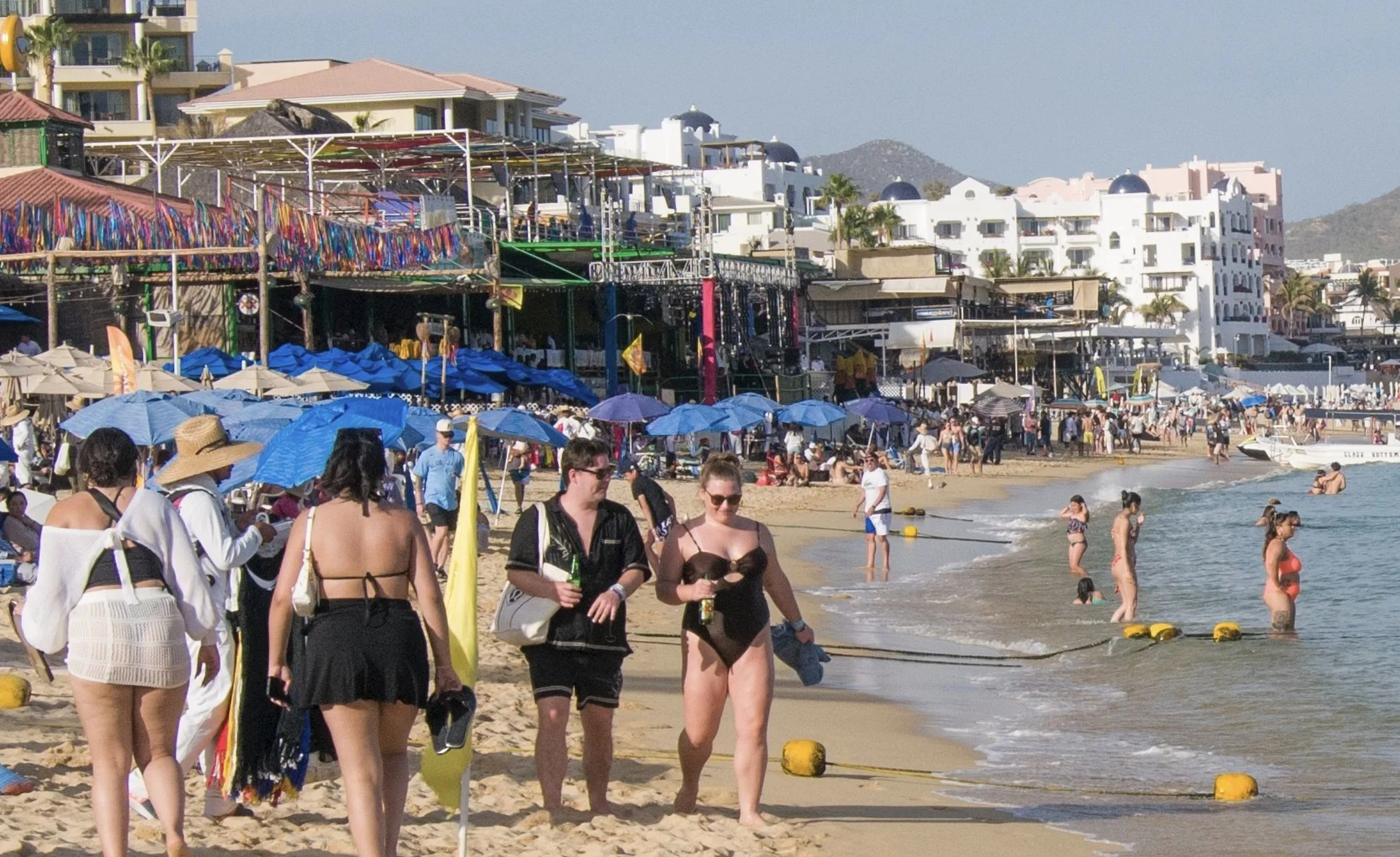 BUsy Medano beach In Cabo San Lucas