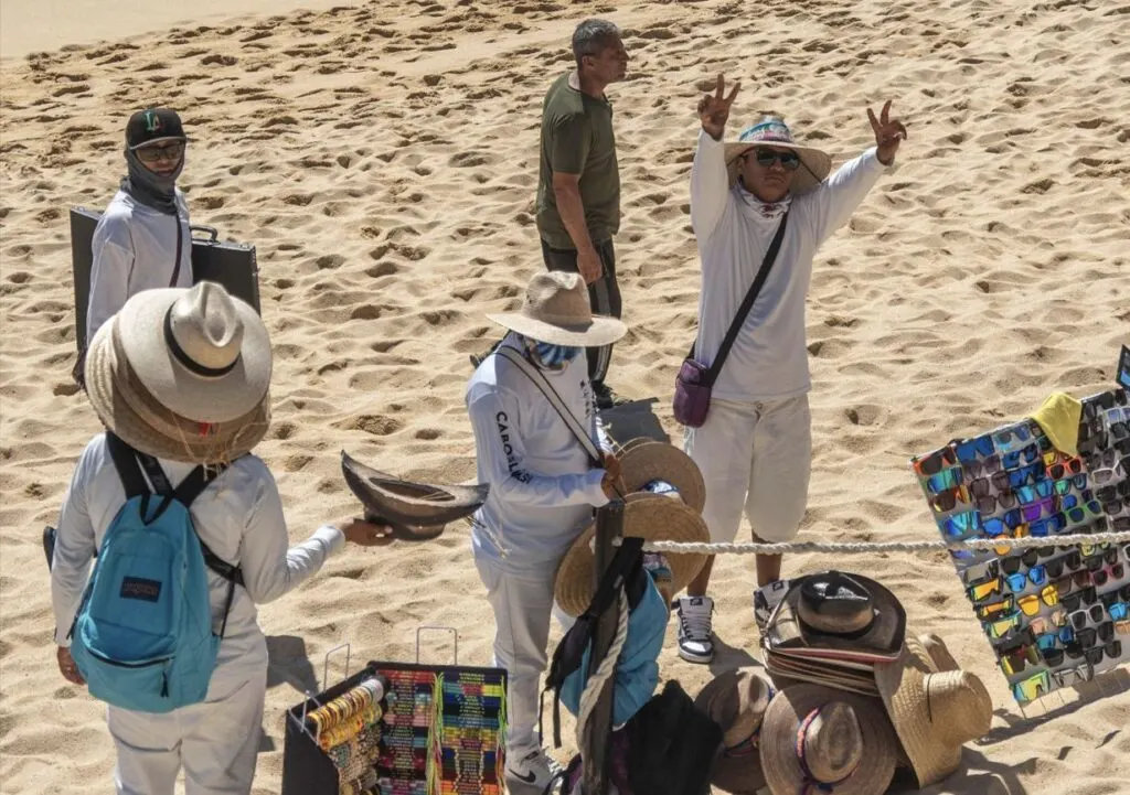 The Biggest Mistake Tourists Make When Interacting With Locals & Vendors In Cabo