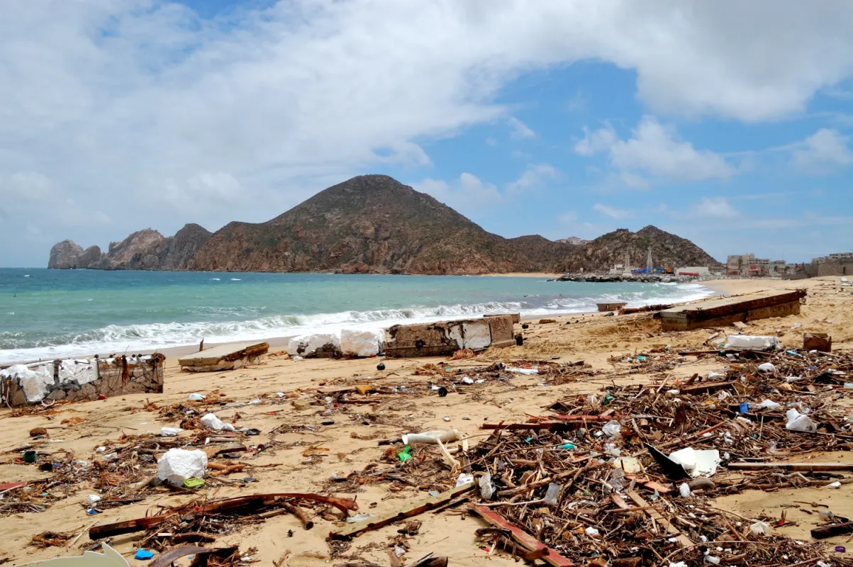 Medano beach covered in trash after storm1