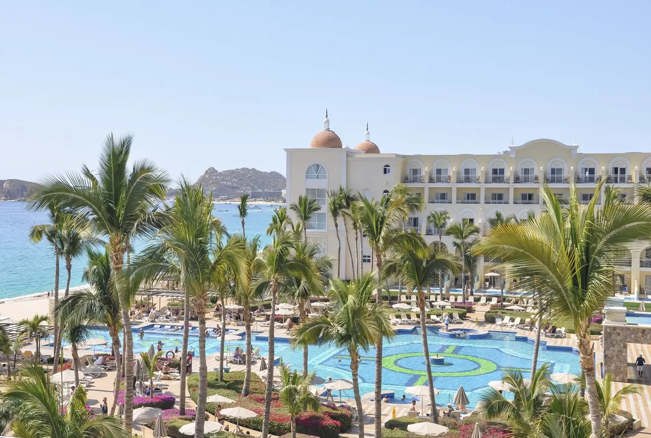 Resort In Los Cabos With Pool