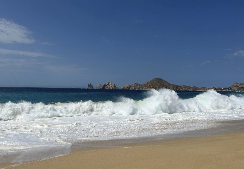 Large Waves Expected in Los Cabos