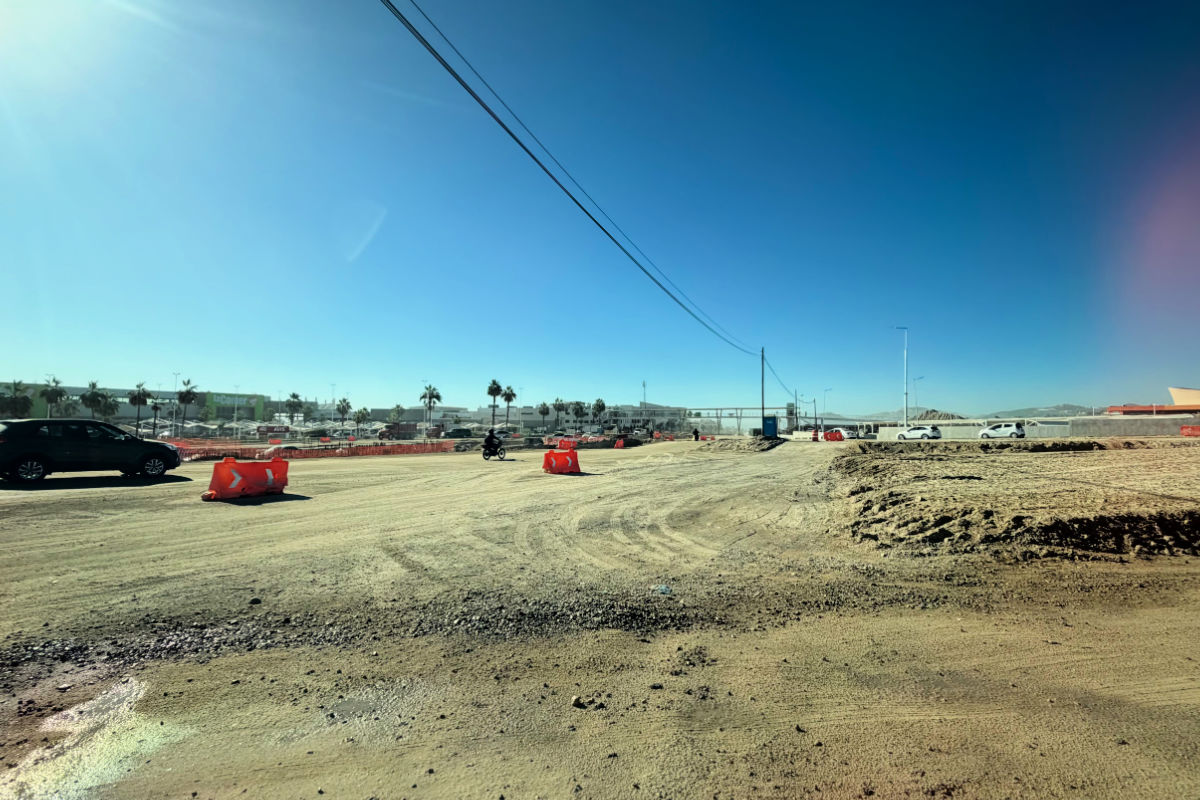 Road Surface of the FONATUR Roundabout construction site Oct 29, 2025.heic