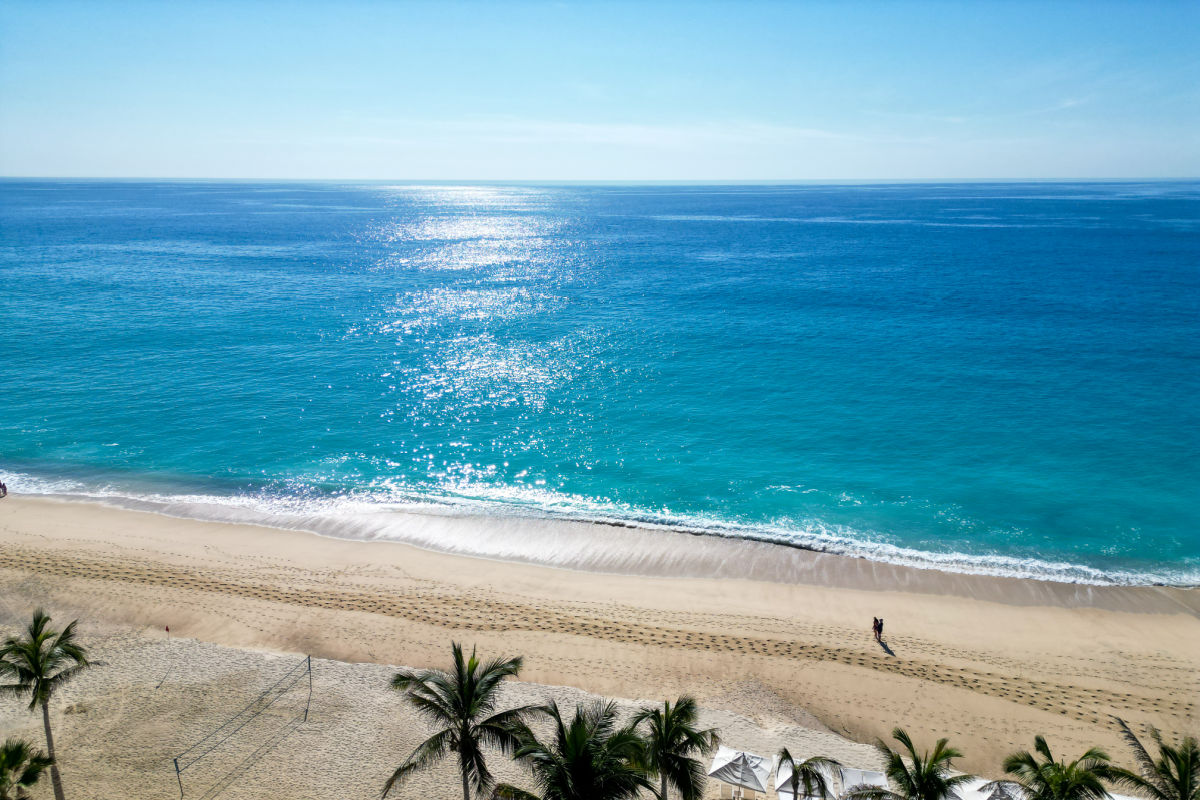 View of gorgeous Cabo beach in front of Garza Blanca Los Cabos