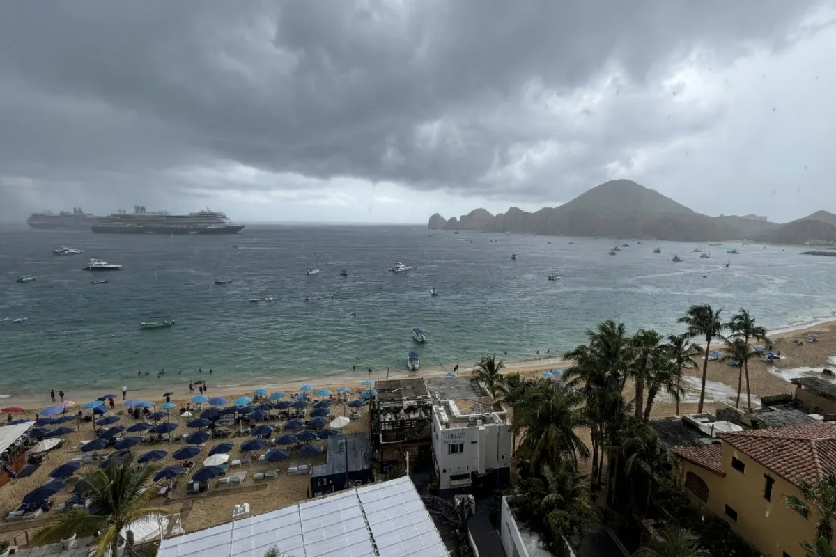Rainy day in Los Cabos with the Arch in the background