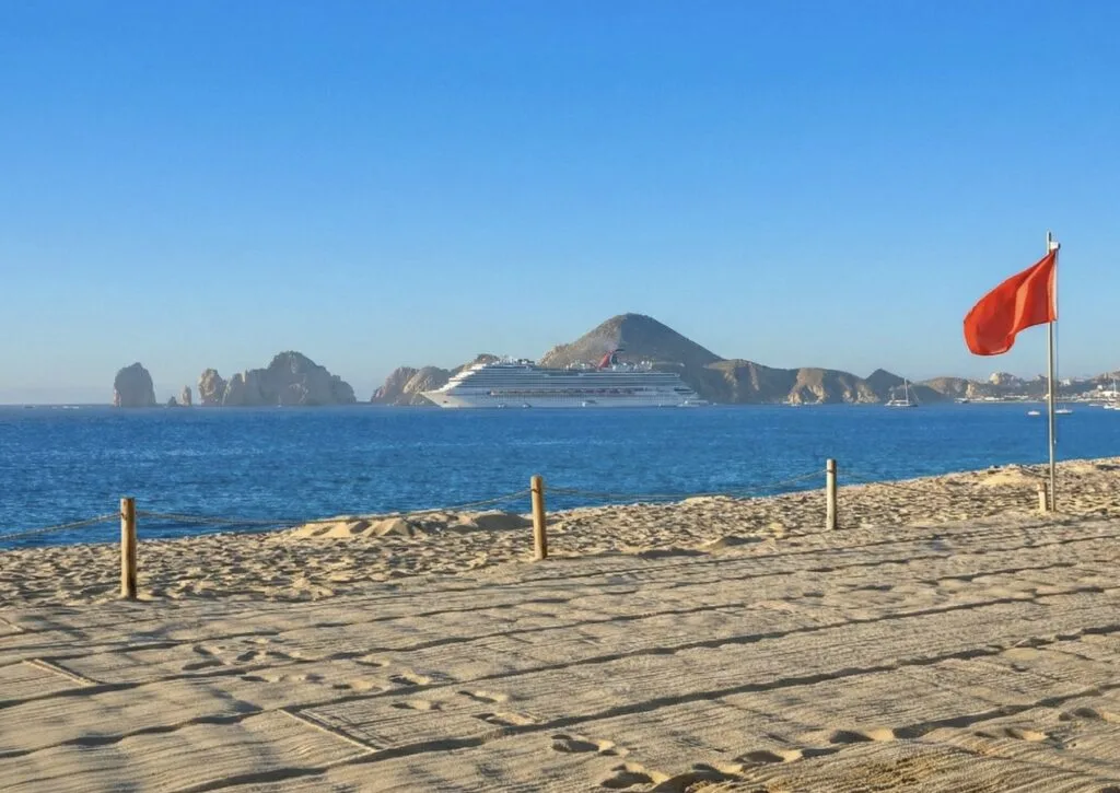 Red flag in Los Cabos crusie ship in background