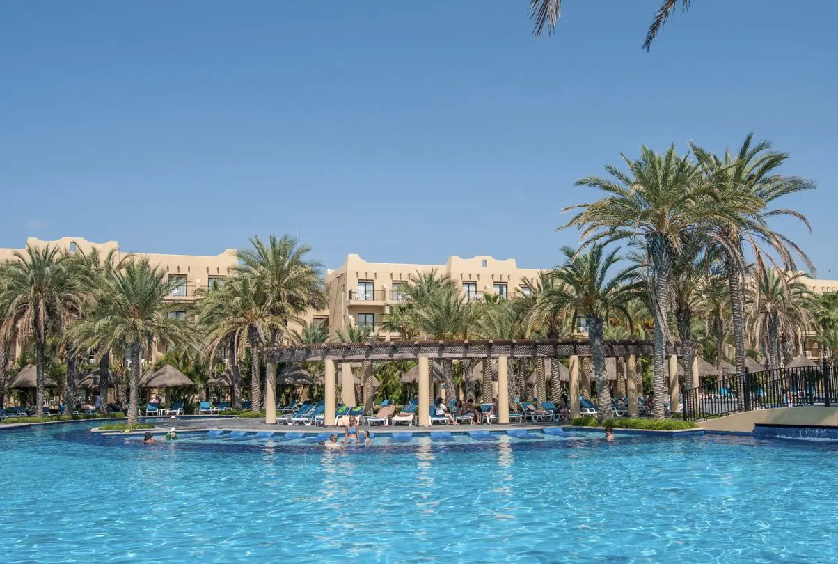 There Are Still Los All-Inclusive Resorts For Spring Break Starting At $2500 A Week