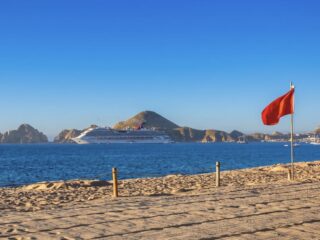Los Cabos Authorities Launch Beach Flag Warning System What Travelers Need To Know