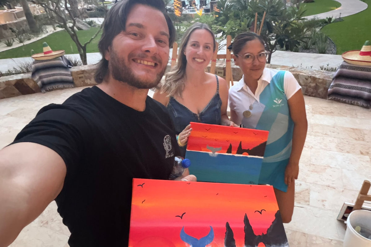 Tyler Fox at painting class at Villa la Valencia