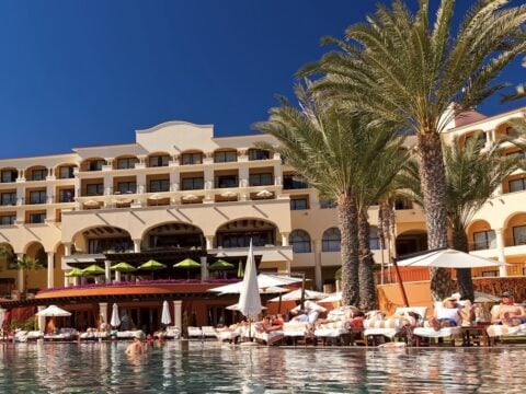 These Are The 5 Things You Should NOT Do At Resort Pools In Cabo