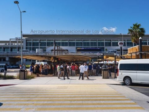 U.S. Embassy Reminds Tourists About Uber Regulations At Los Cabos Airport