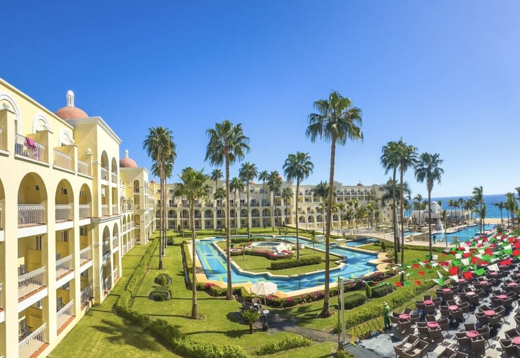 Top 5 Things You Should NOT Do When Staying At Los Cabos Resorts
