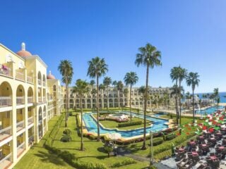Top 5 Things You Should NOT Do When Staying At Los Cabos Resorts