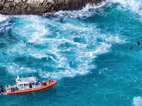 2 men being rescued near the Cabo Arch