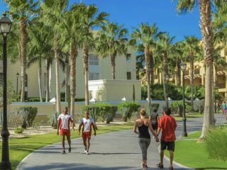 5 Things Americans Should Not Do At Los Cabos Resorts According To Staff