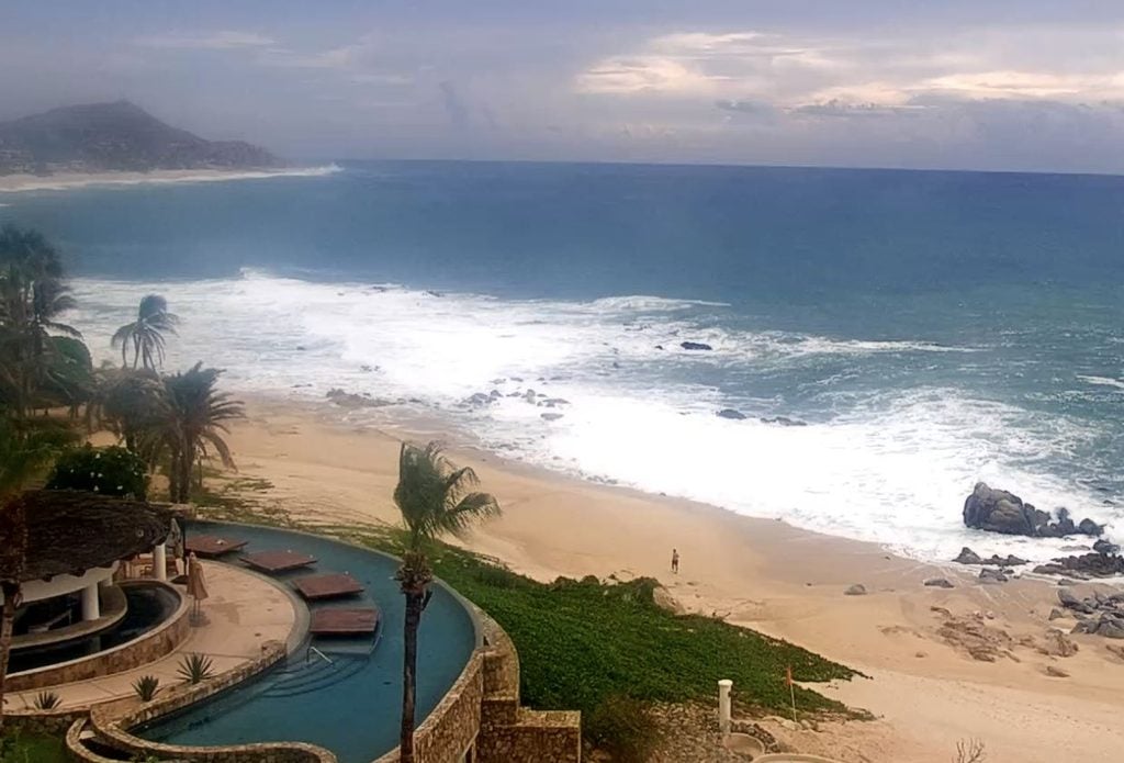 Los Cabos Heavy Rains, Closed Beaches Flooded Roads & 12 Foot Waves From Hurricane Marie