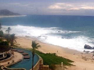 Los Cabos Heavy Rains, Closed Beaches Flooded Roads & 12 Foot Waves From Hurricane Marie