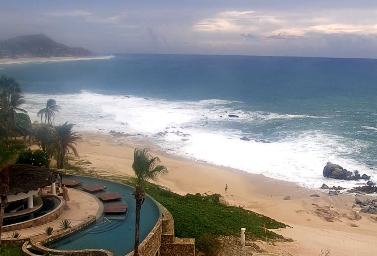 Los Cabos Heavy Rains, Closed Beaches Flooded Roads & 12 Foot Waves From Hurricane Marie