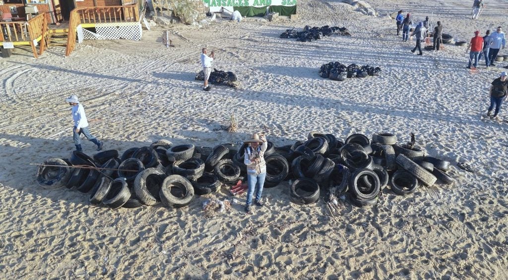 Tire clean up el medano beach